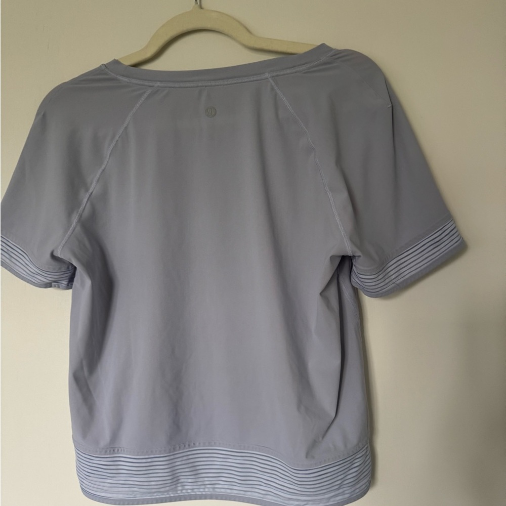 lululemon athletica Lavender Short Sleeve Tee size 6-8 - Picture 6 of 7